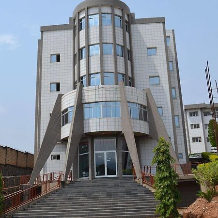 Azam Hotel Bamenda Ngoại thất bức ảnh