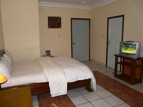 Azam Hotel Bamenda Ngoại thất bức ảnh