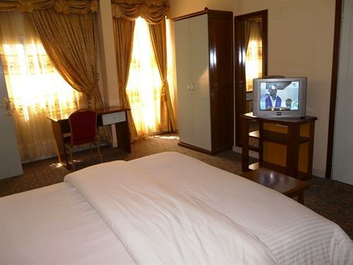 Azam Hotel Bamenda Ngoại thất bức ảnh