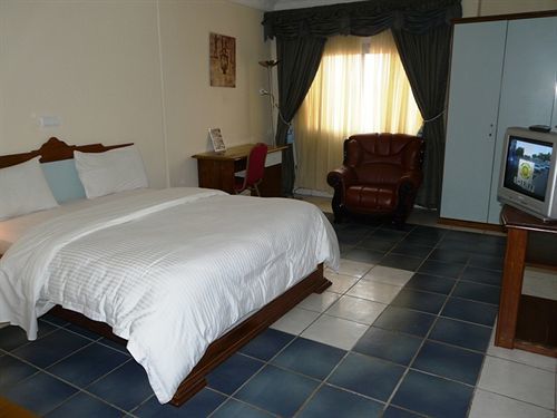 Azam Hotel Bamenda Ngoại thất bức ảnh