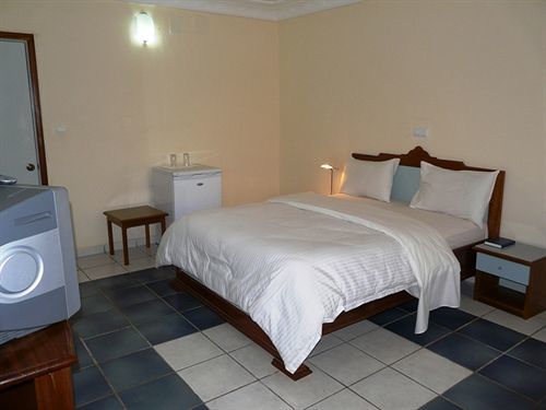 Azam Hotel Bamenda Ngoại thất bức ảnh