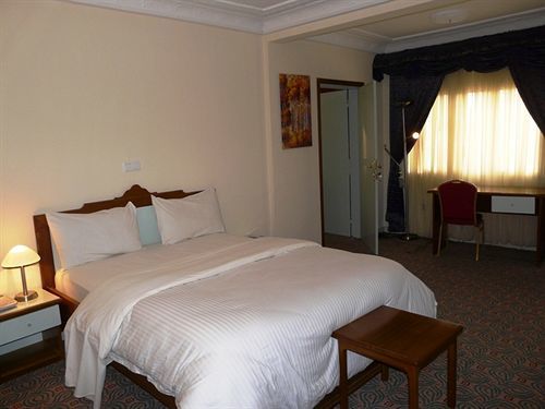 Azam Hotel Bamenda Ngoại thất bức ảnh